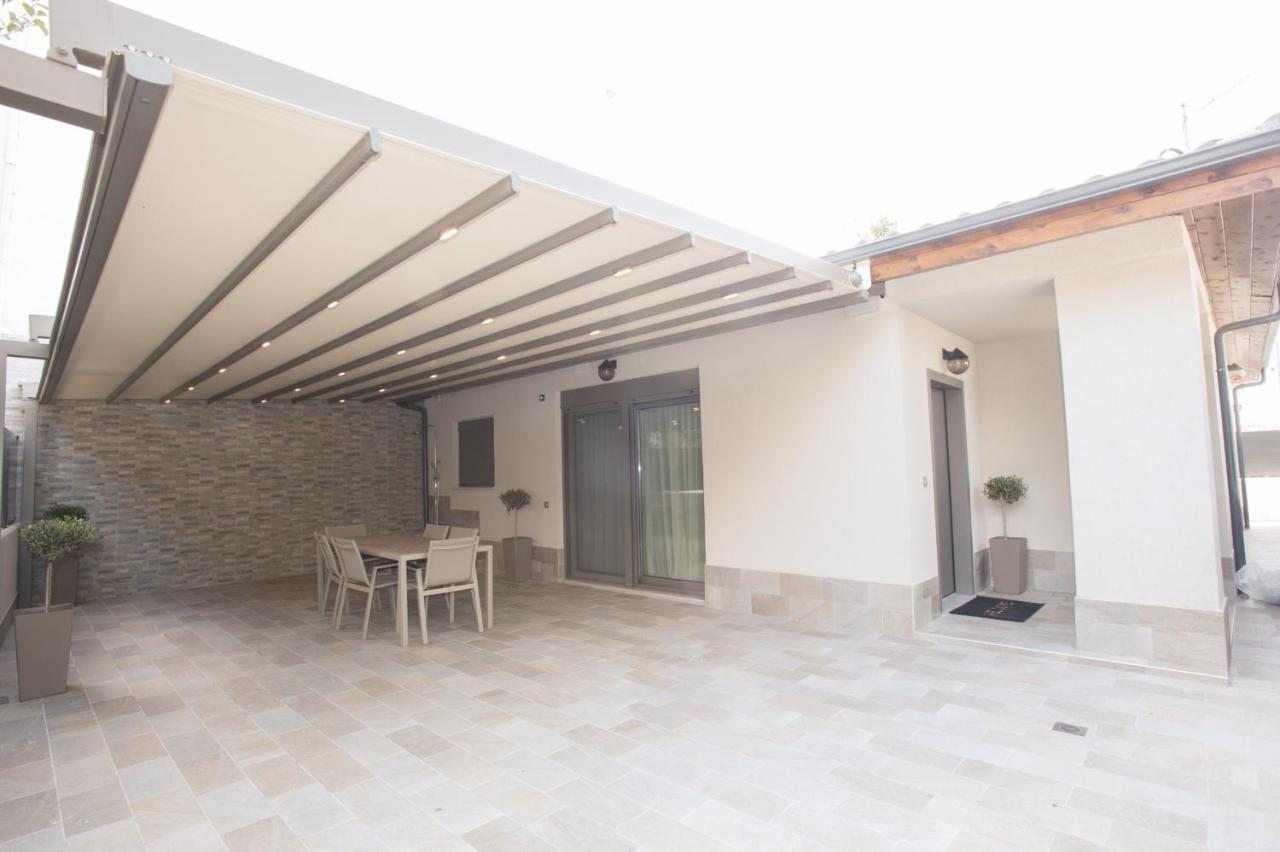 Villa Dolphin Peraía Esterno foto